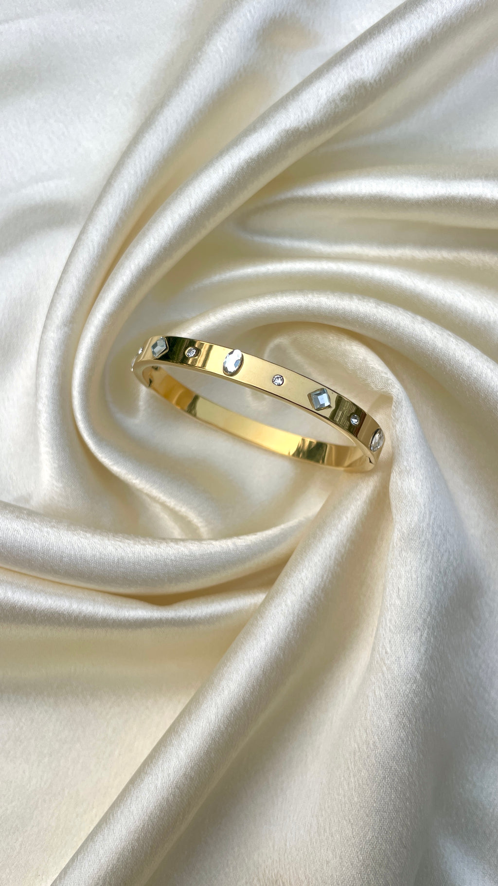 Luxe diamond edge bangle