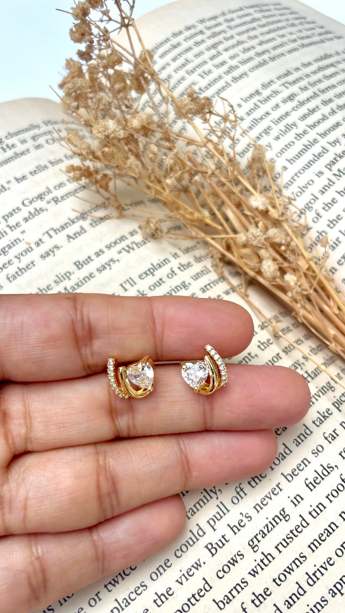 Curved OpenHeart Stud