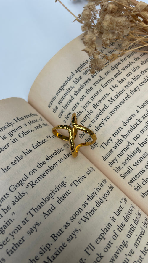 Adjustable Crisscross Ring
