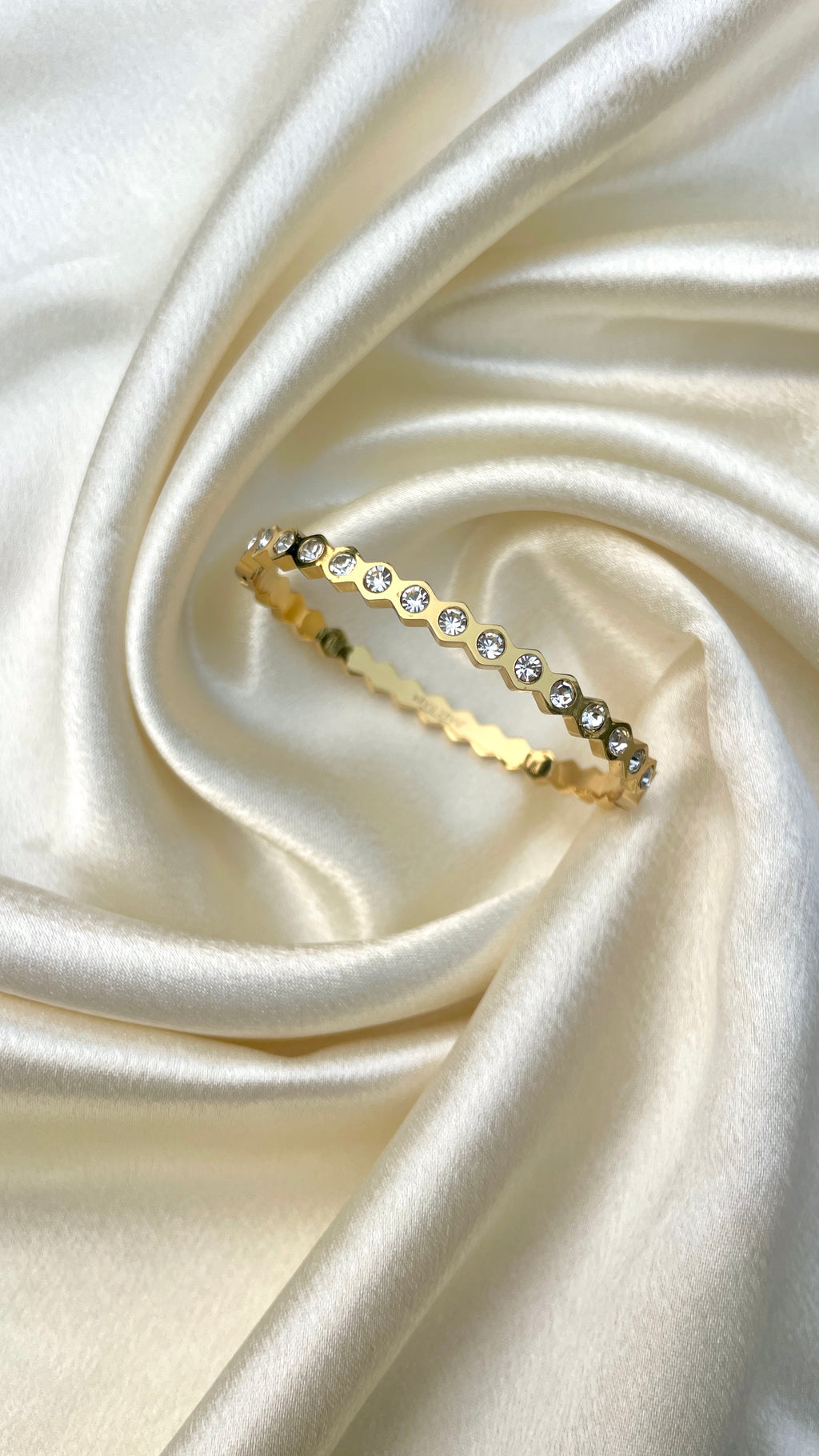Minimal spark gold bangle