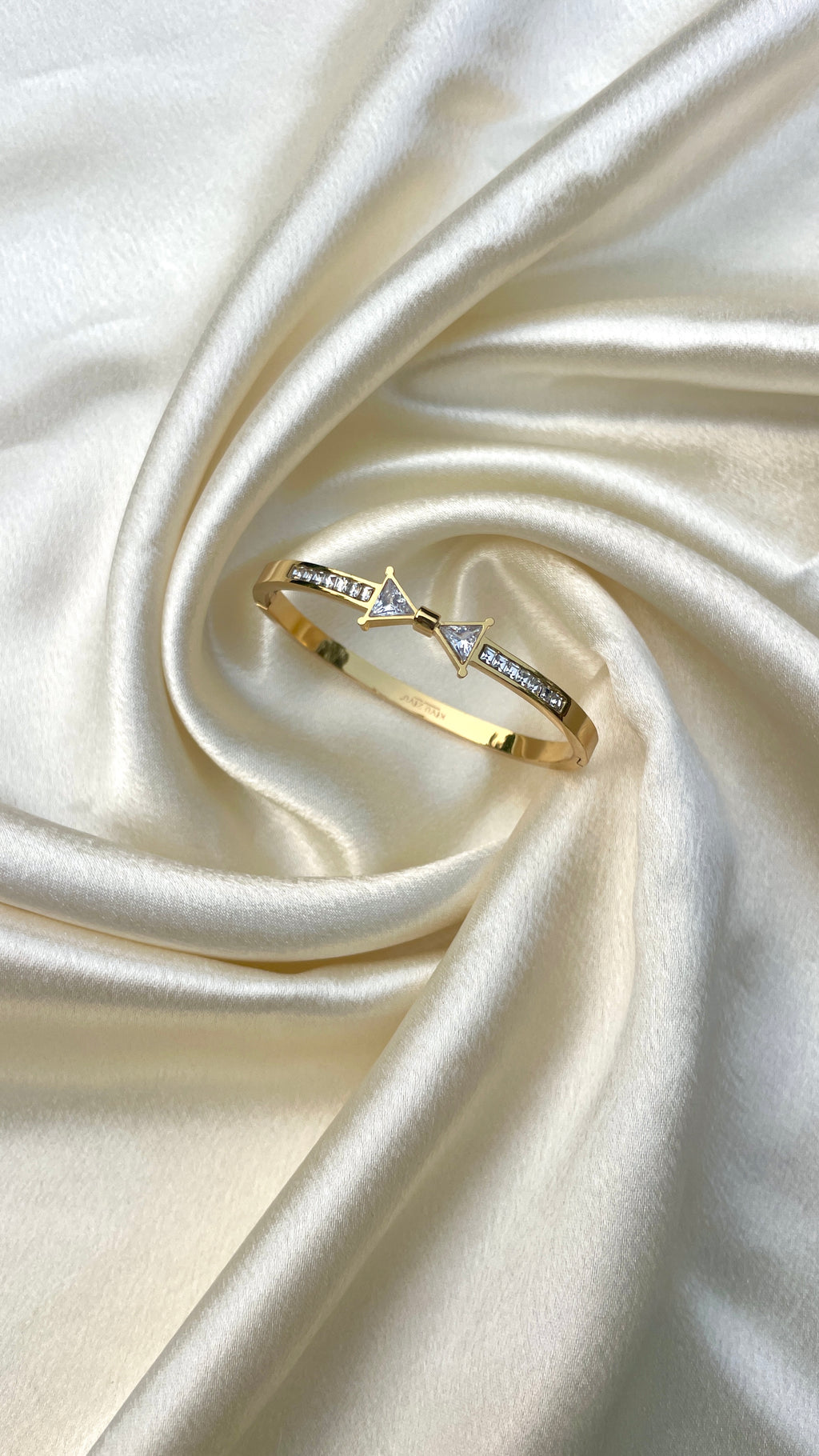 Aurora bow bangle