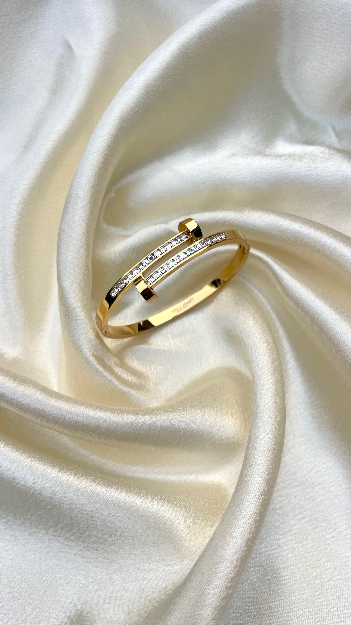 Pave luxe wrap