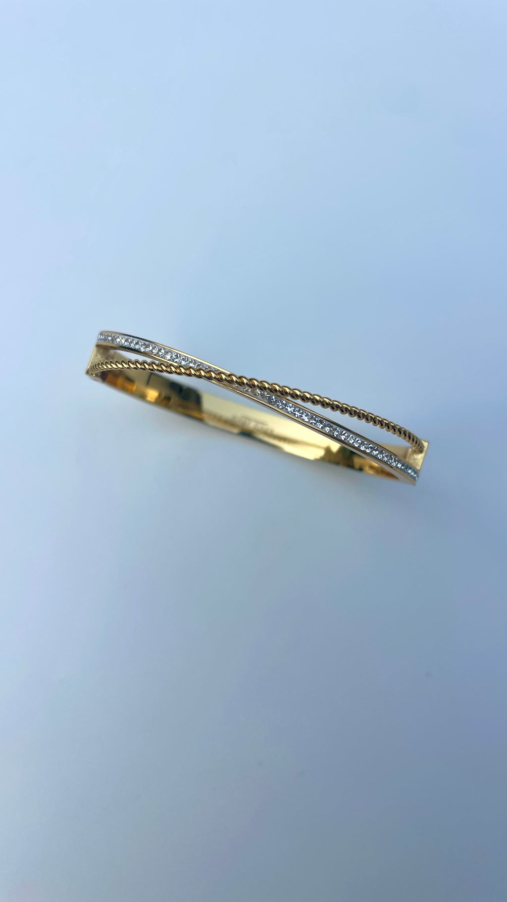 Twirl cuff