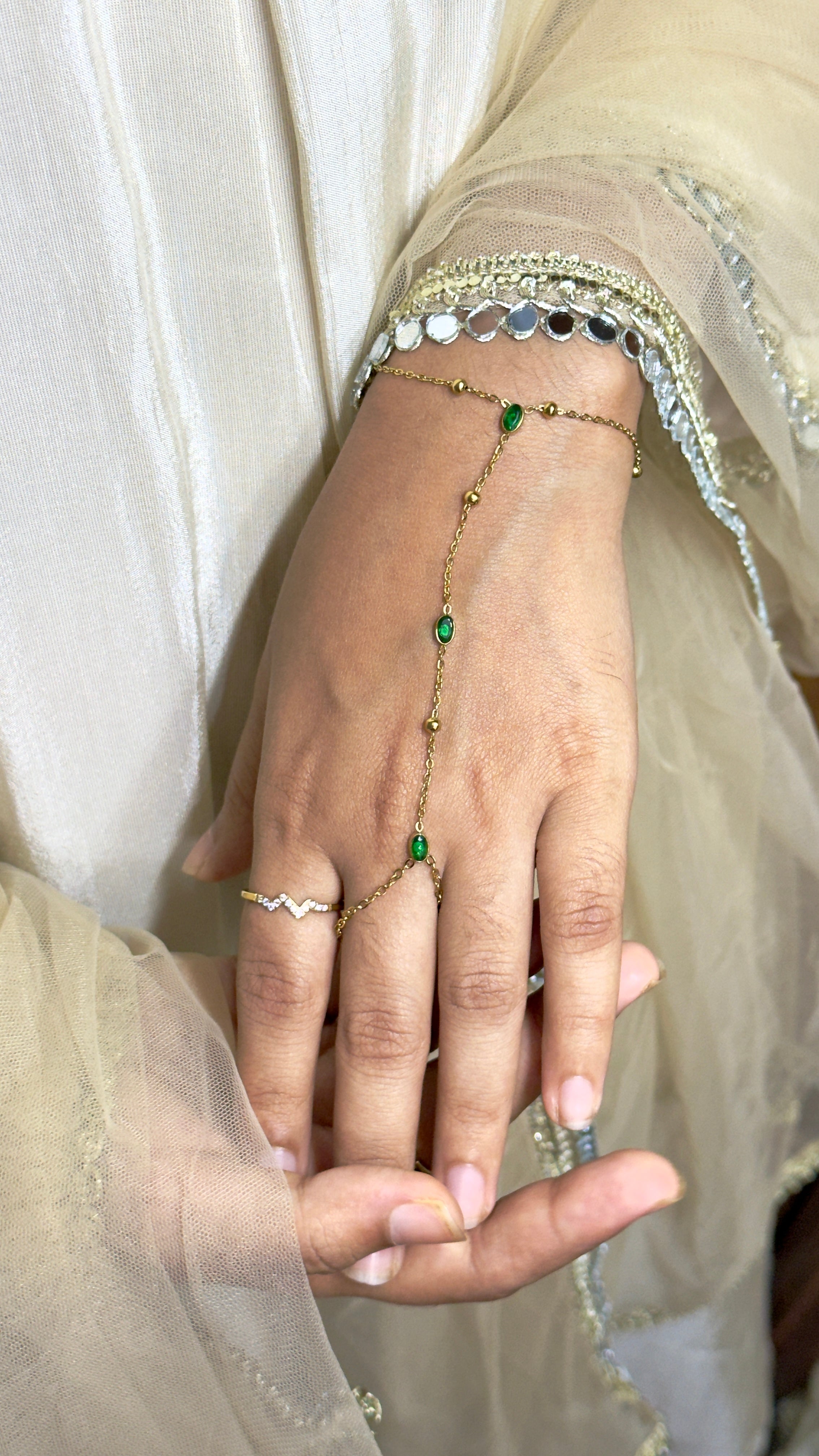 Emerald Stone Hand Chain