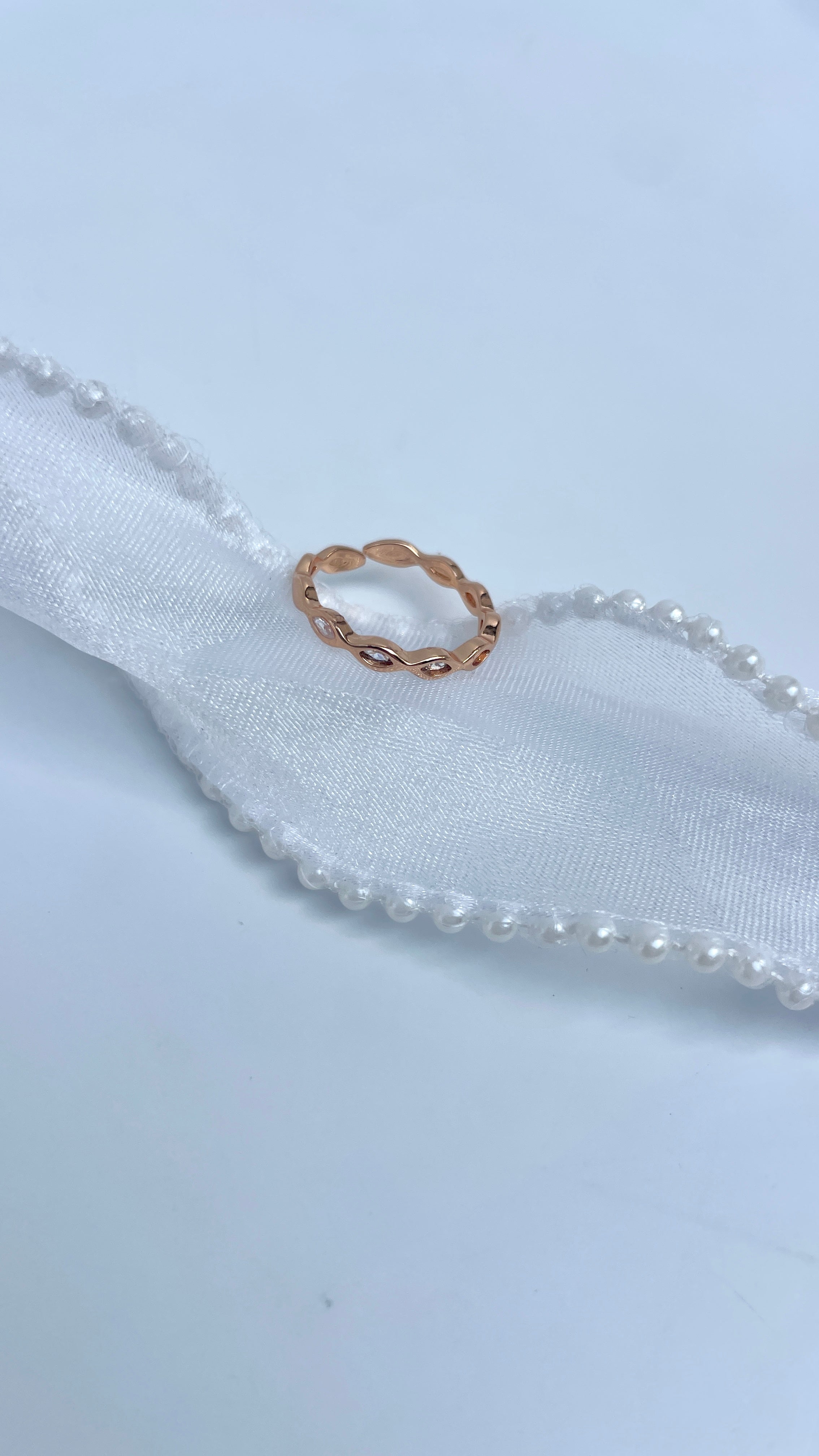 Adjustable Twist Bloom Ring