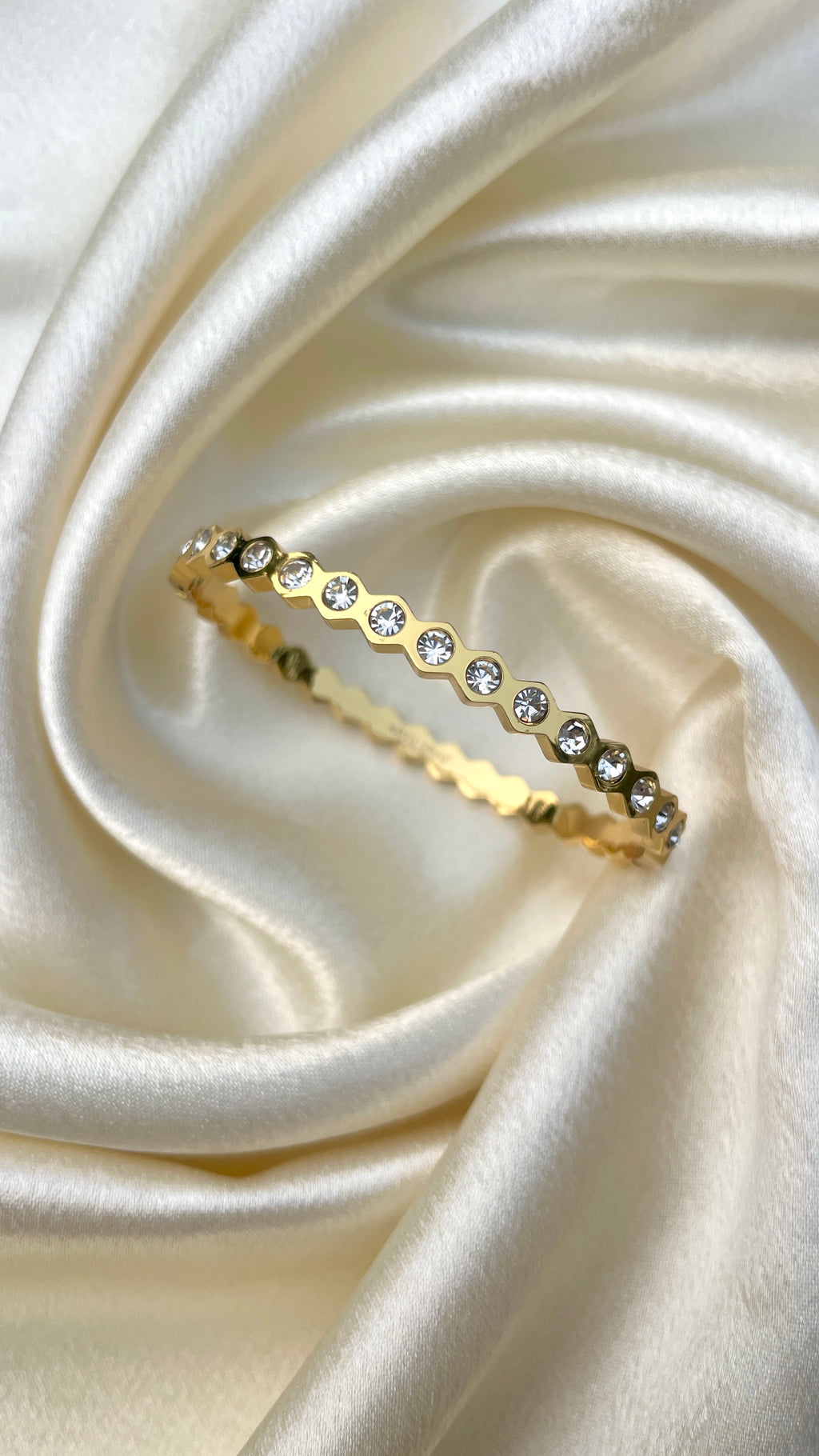Minimal spark gold bangle