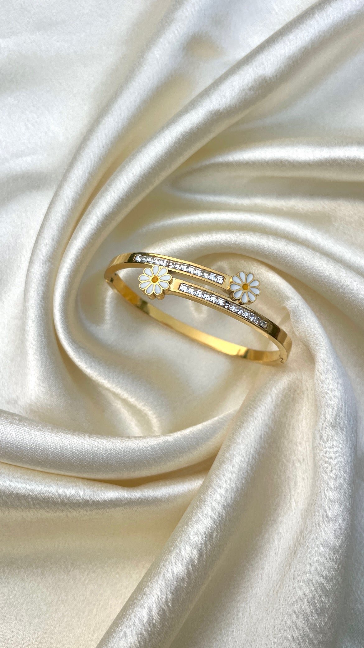 Daisy bangle