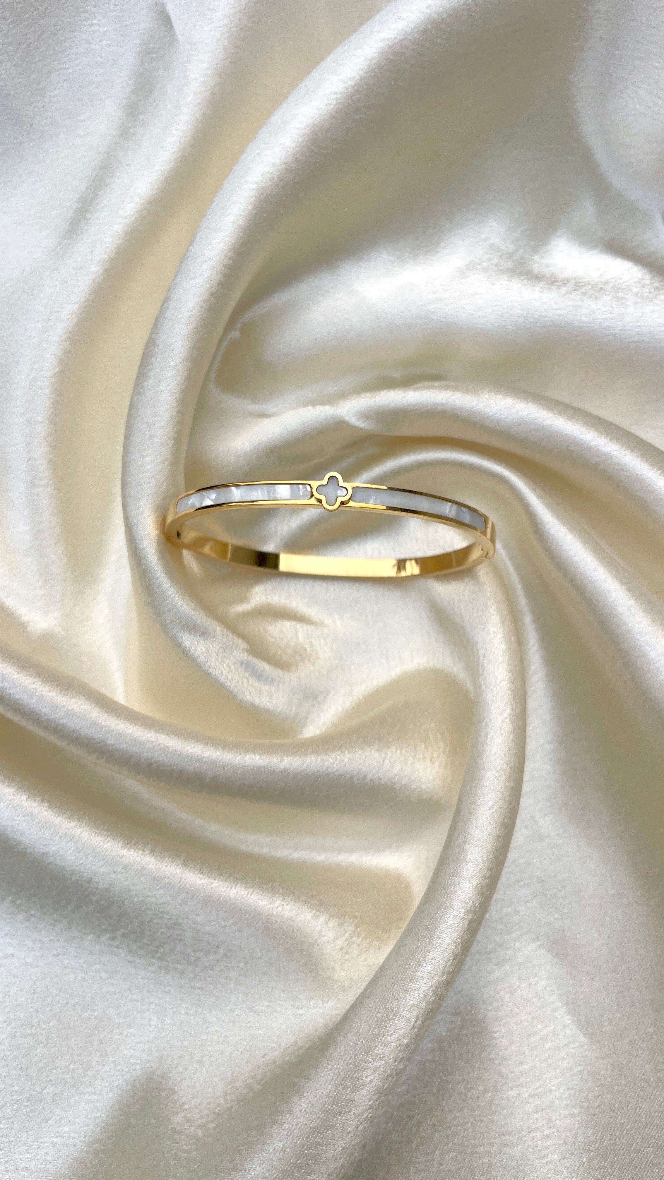 Eternal Clover Cuff