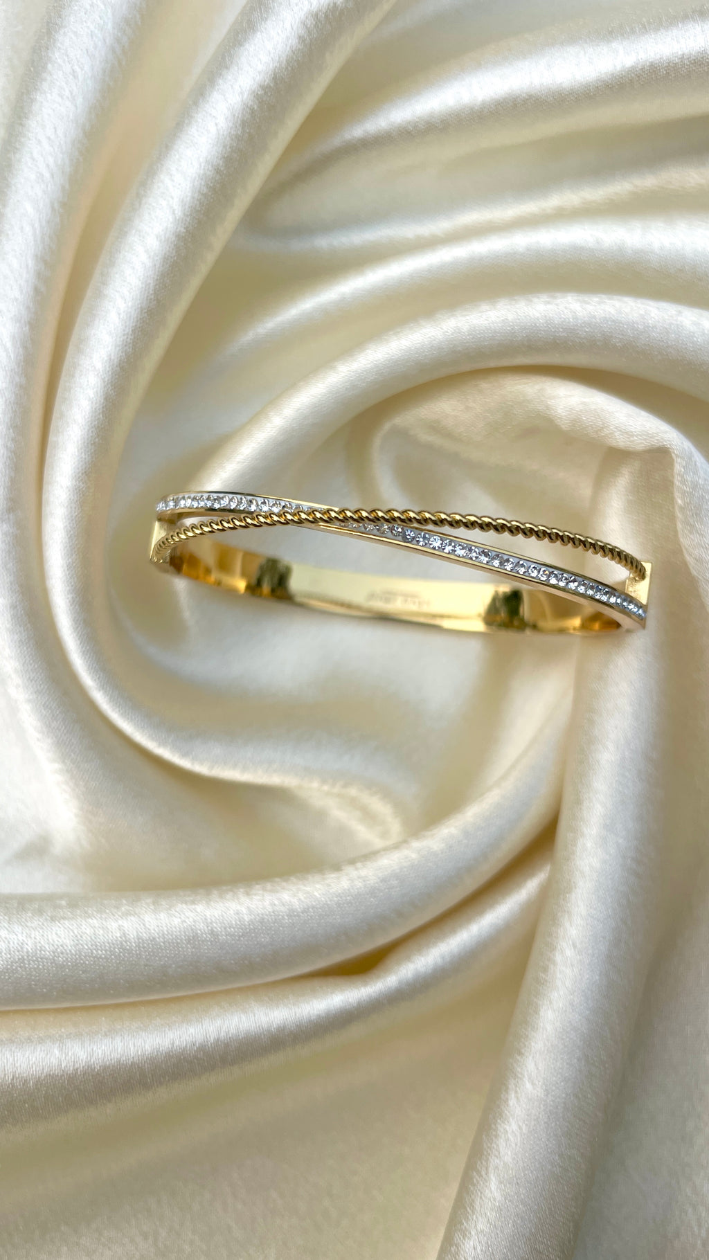 Twirl cuff