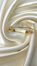 Twirl cuff