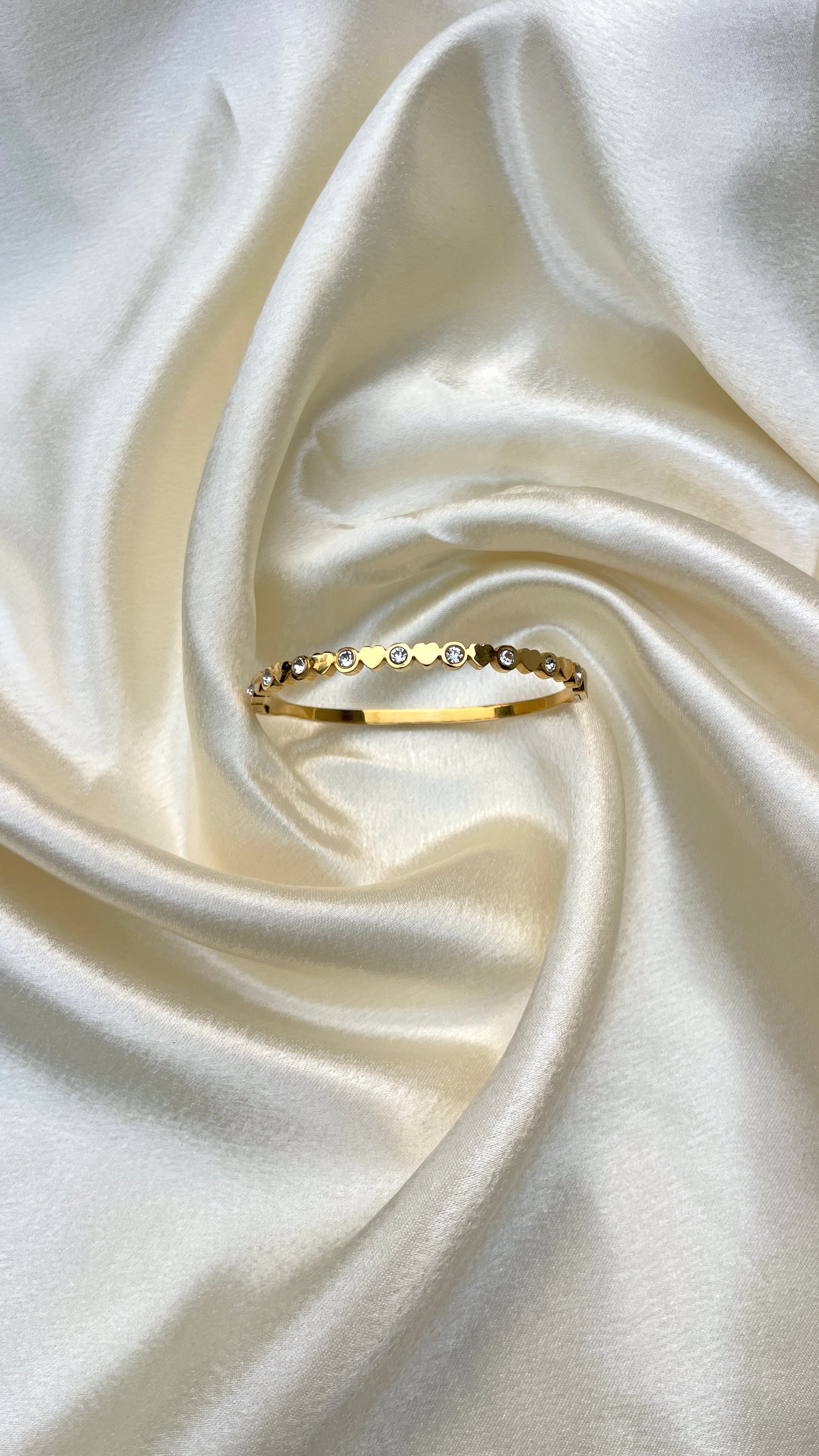 Eternal heart bangle