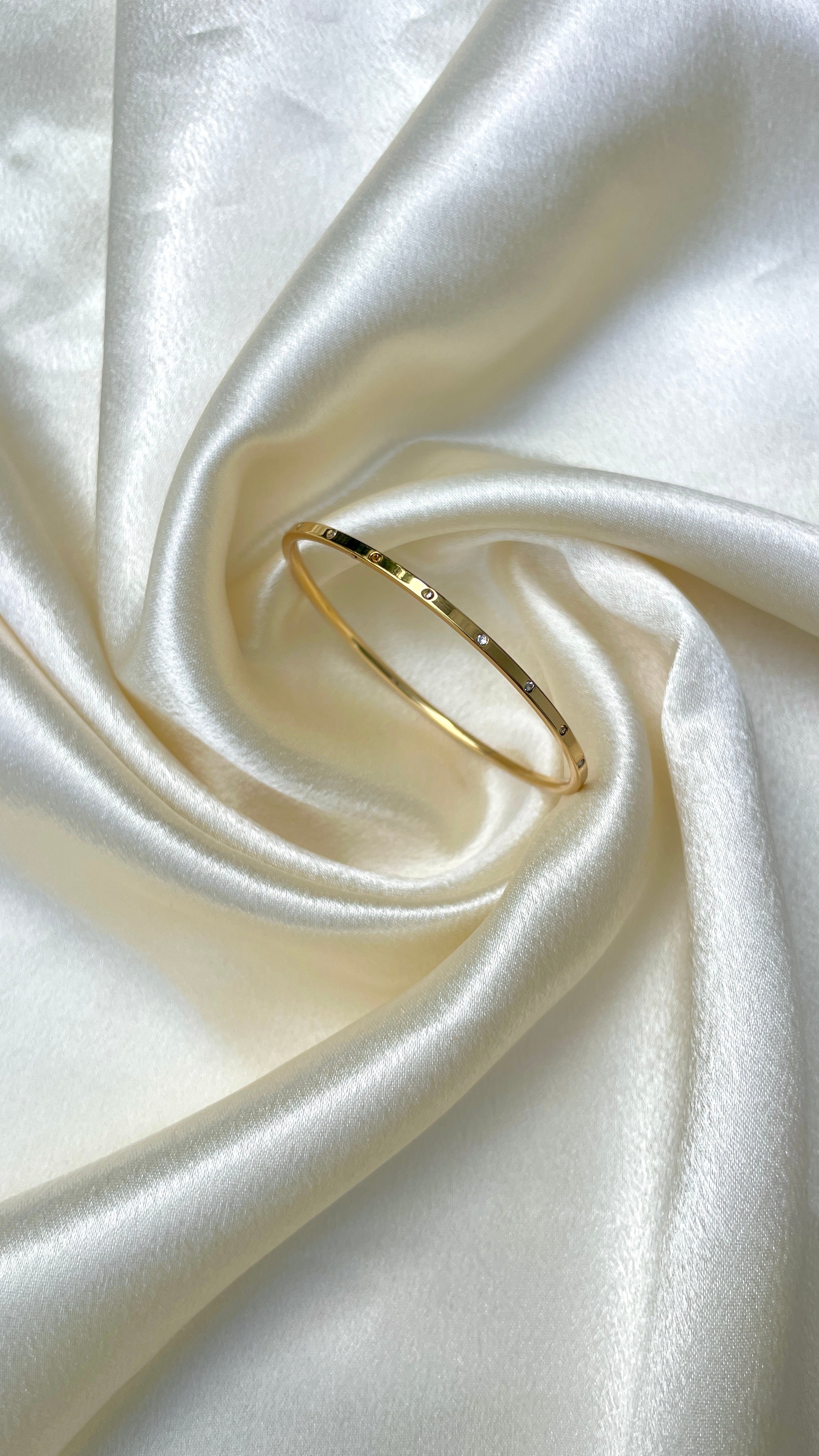Non opanable Glow bangle