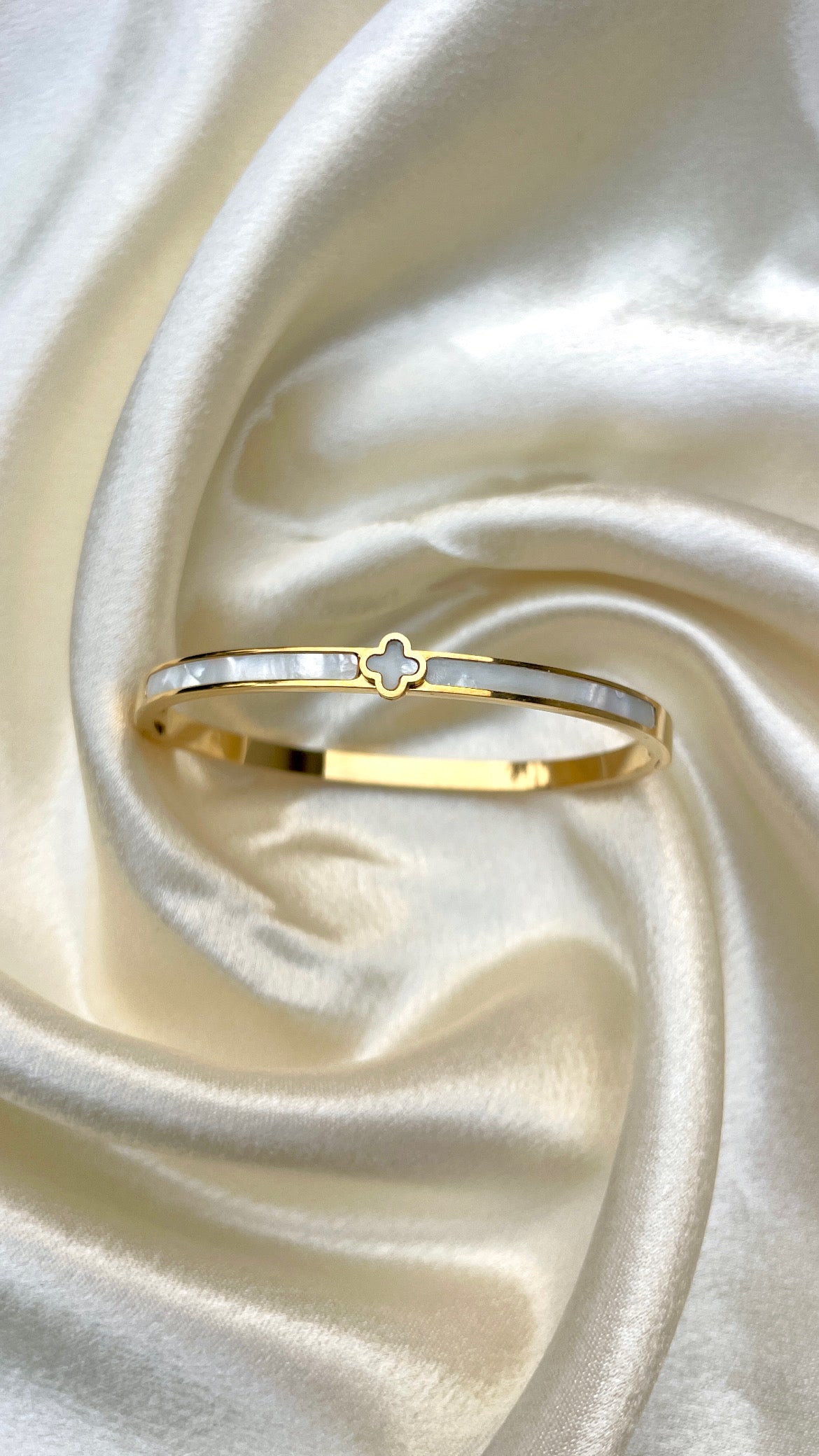 Eternal Clover Cuff