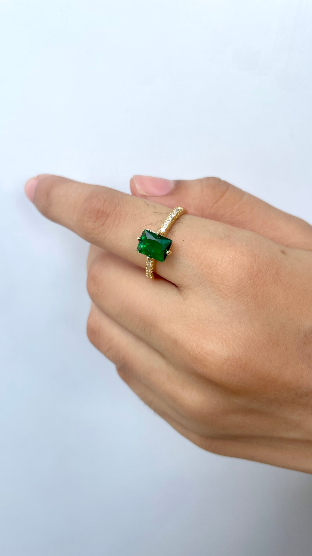 Adjustable Emarald Ring