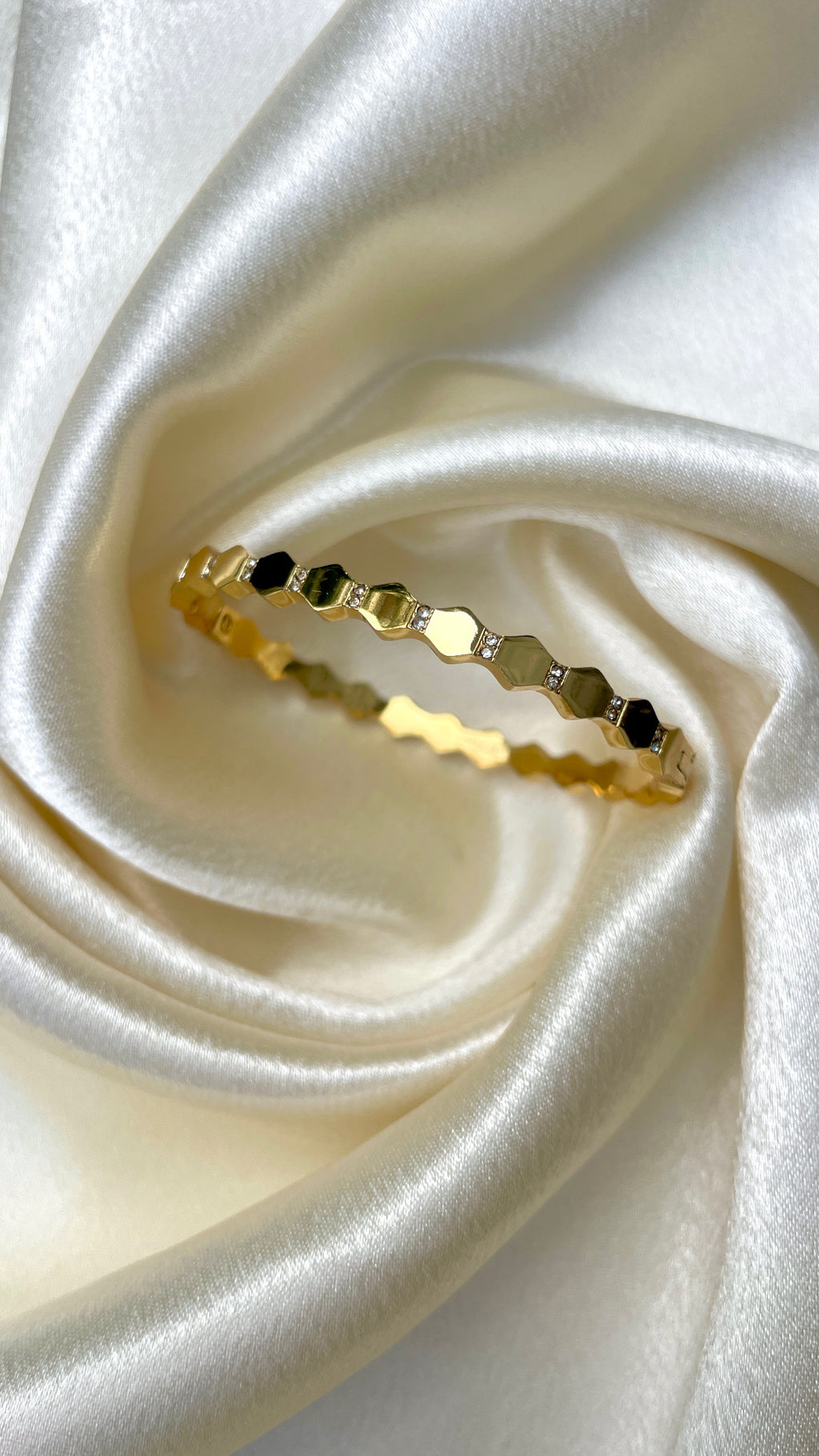 Hexaglow bangle