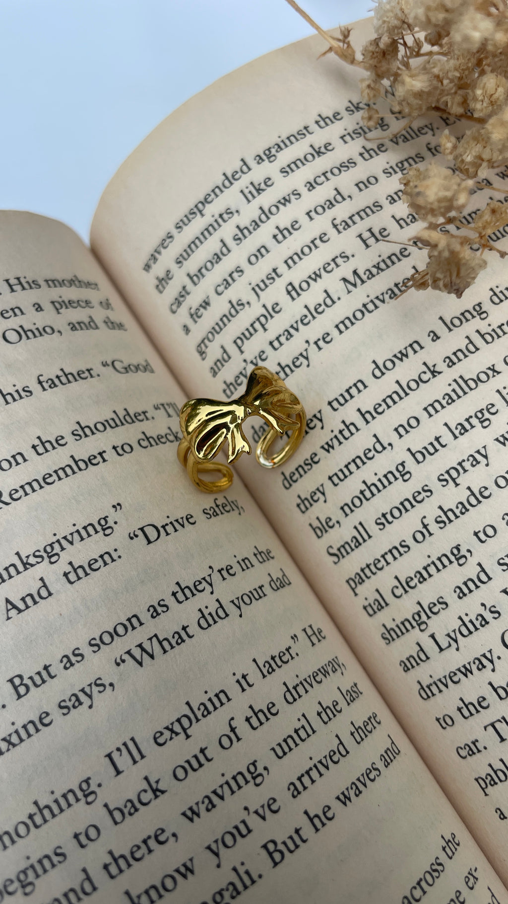Adjustable Golden Bow