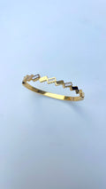 Zigzag glow bangle