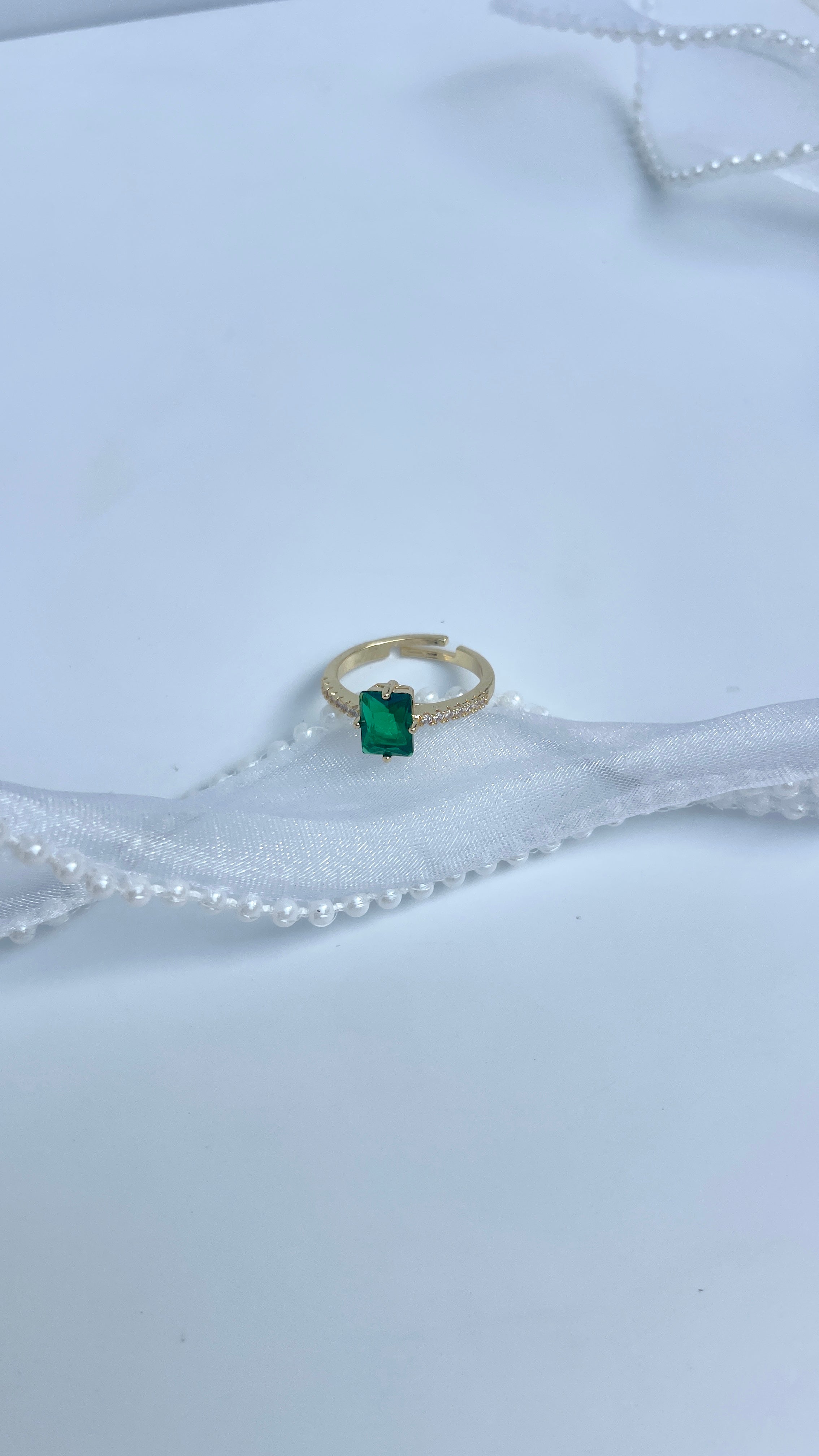 Adjustable Emarald Ring