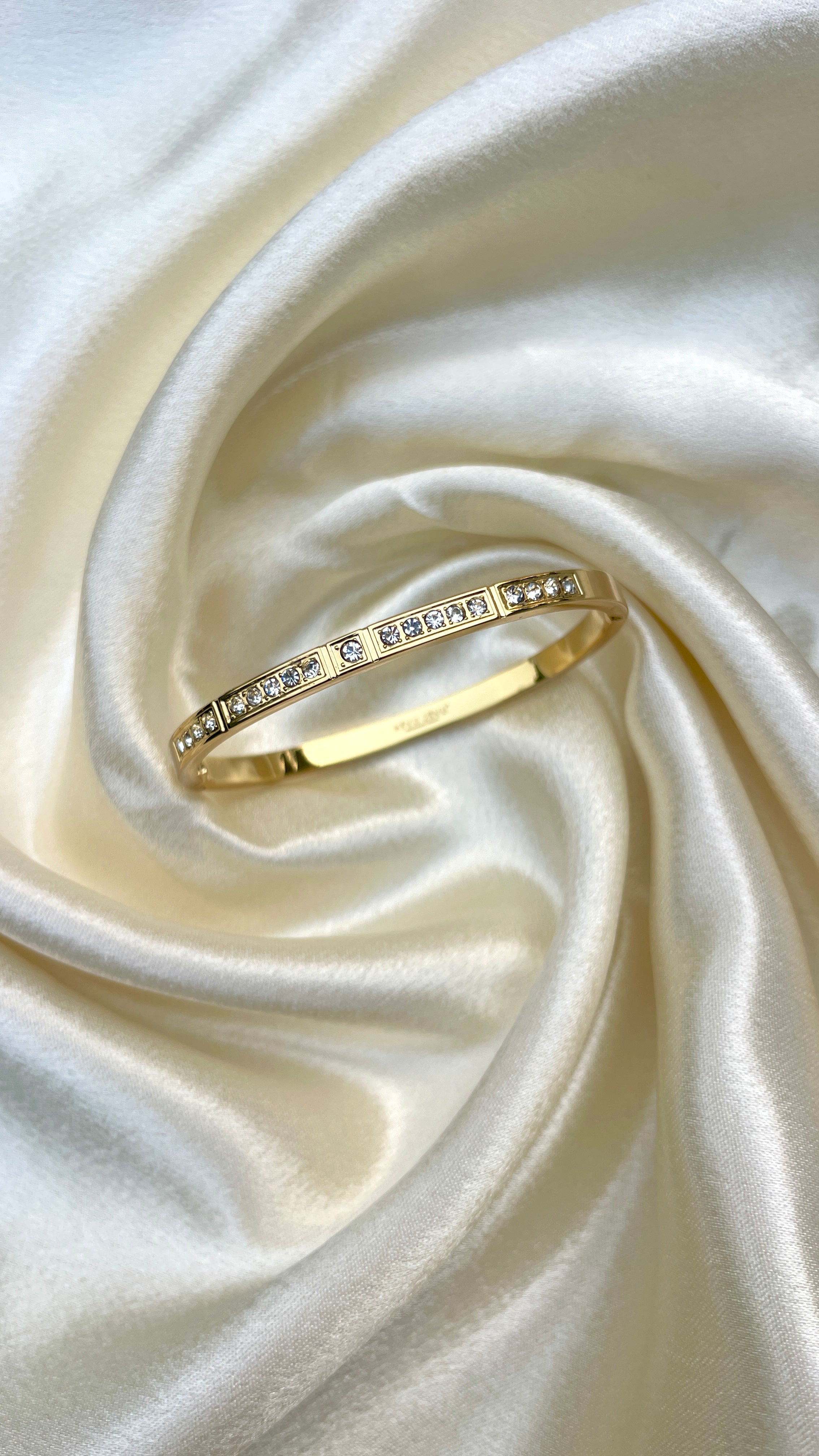 Classic glow bangle
