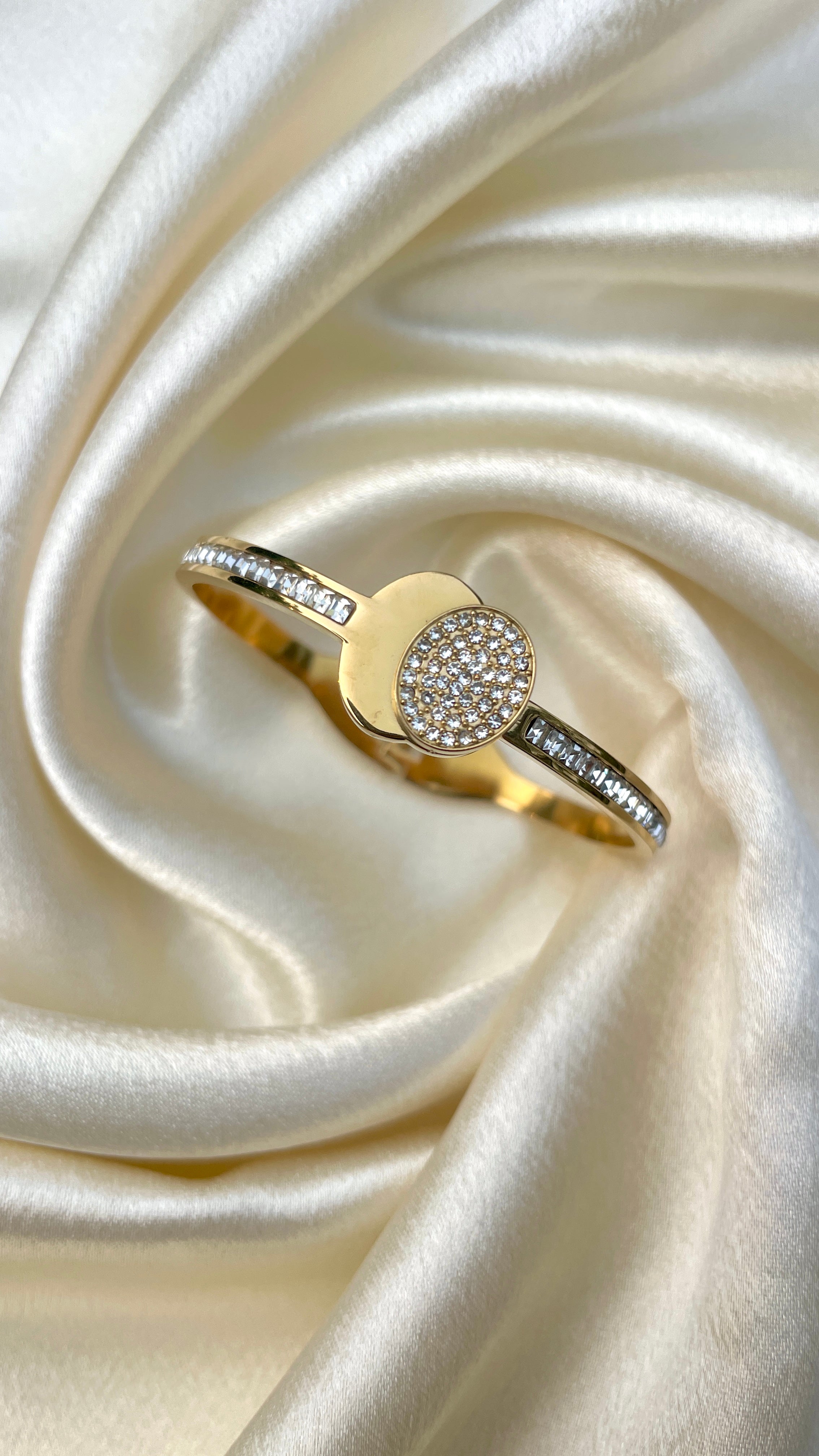Glow dot elegance