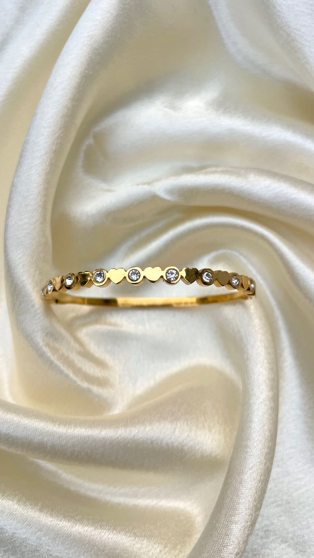 Eternal heart bangle