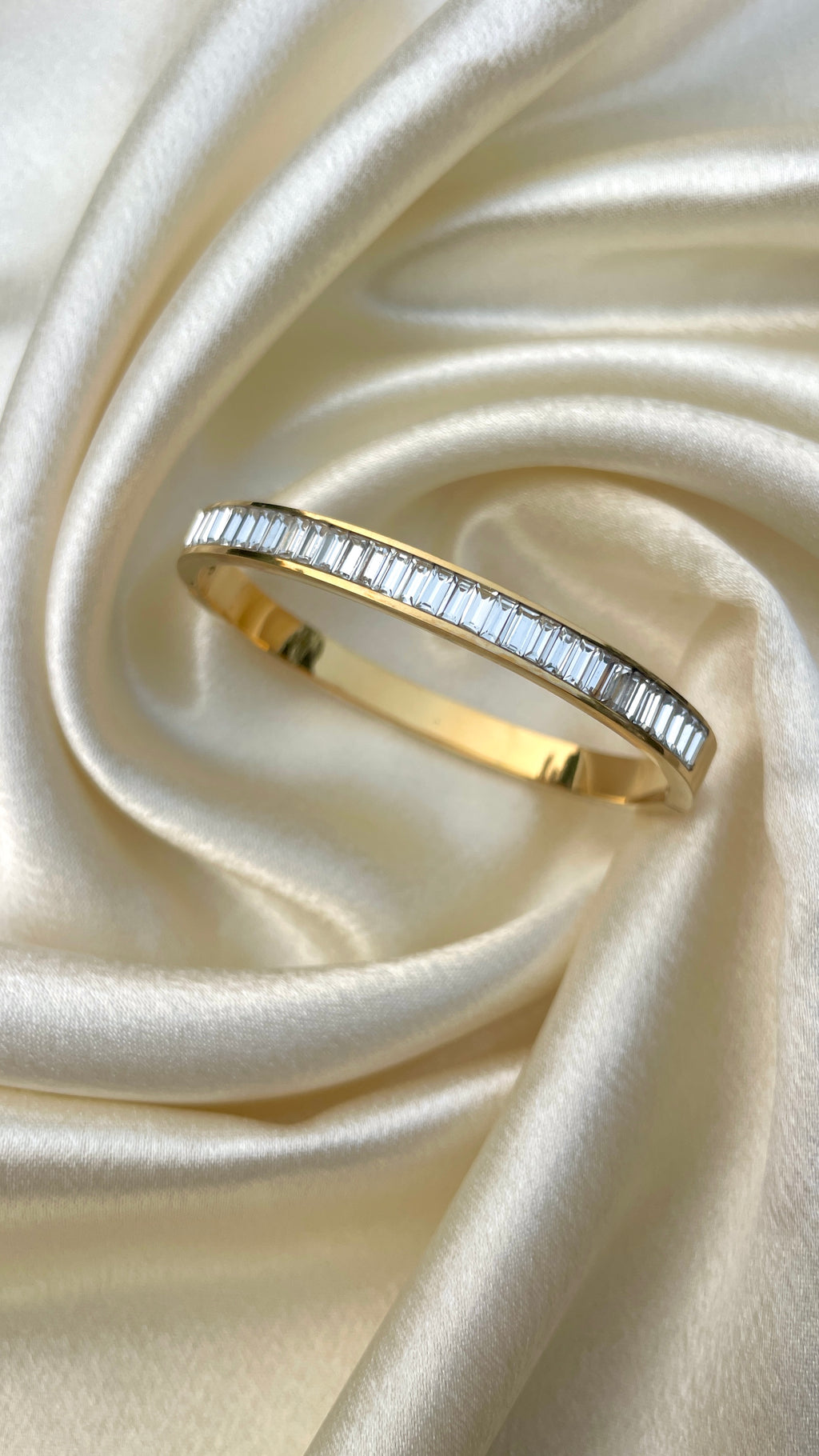 Crystal bar bangle