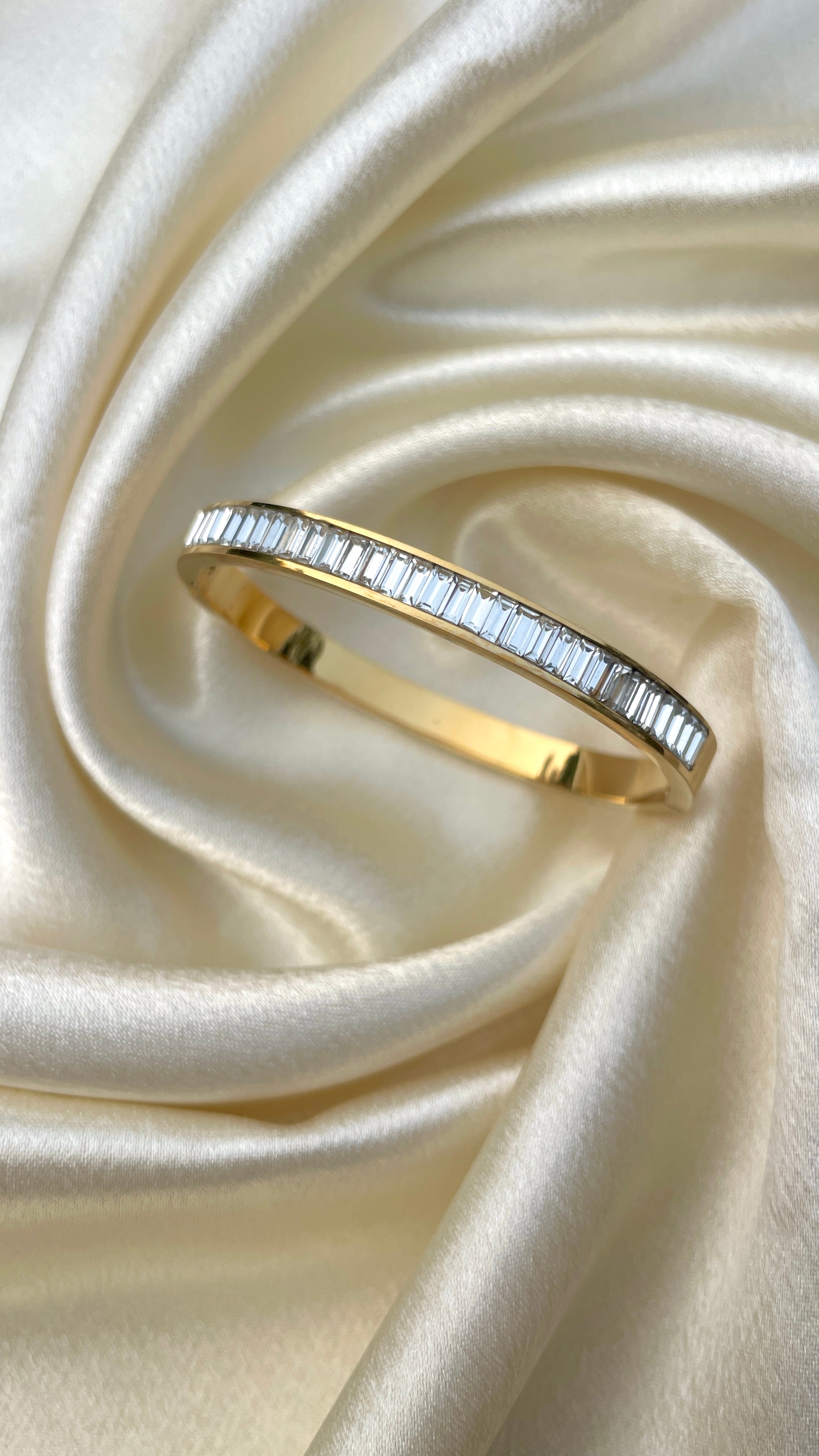 Crystal bar bangle