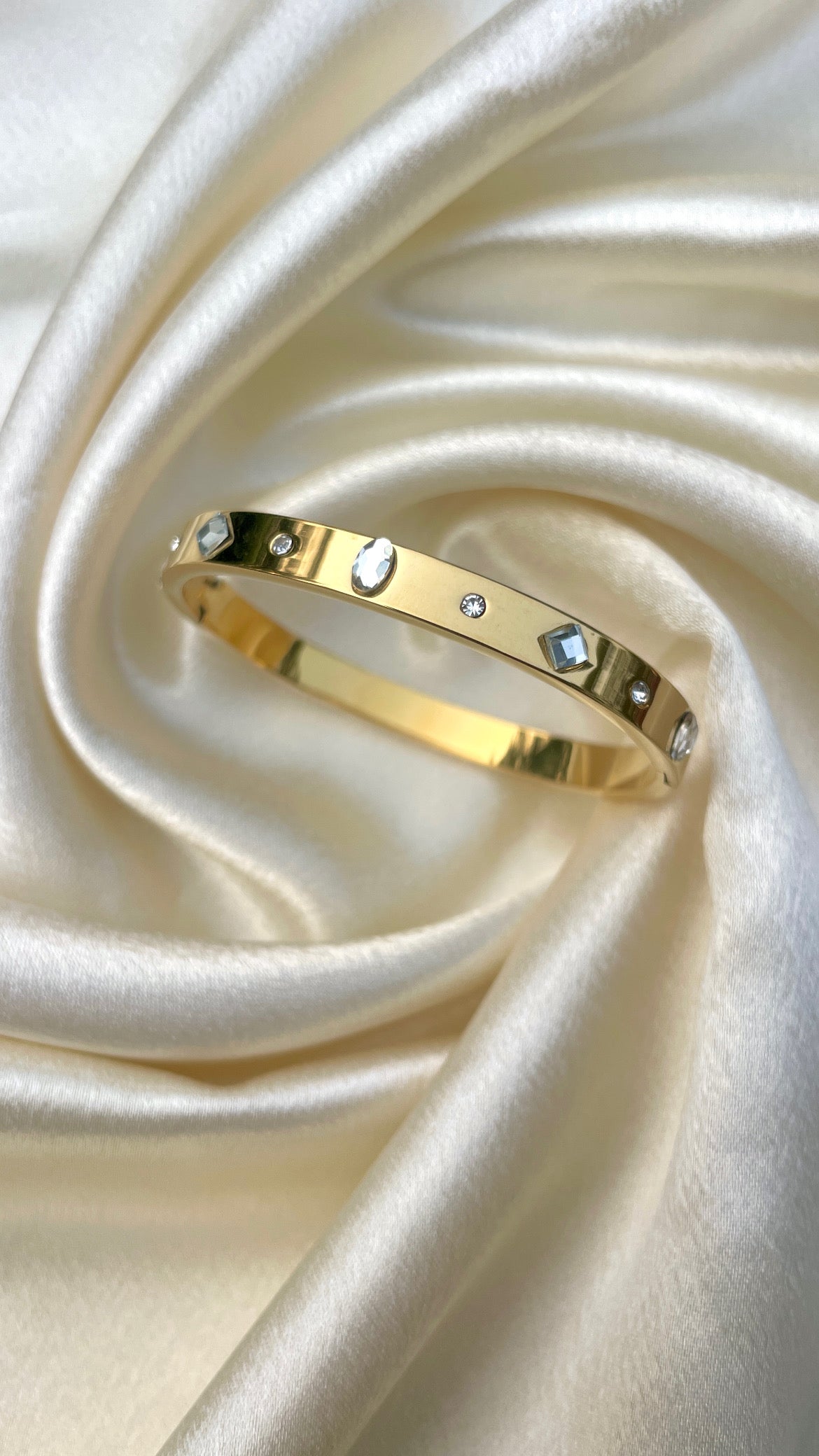Luxe diamond edge bangle