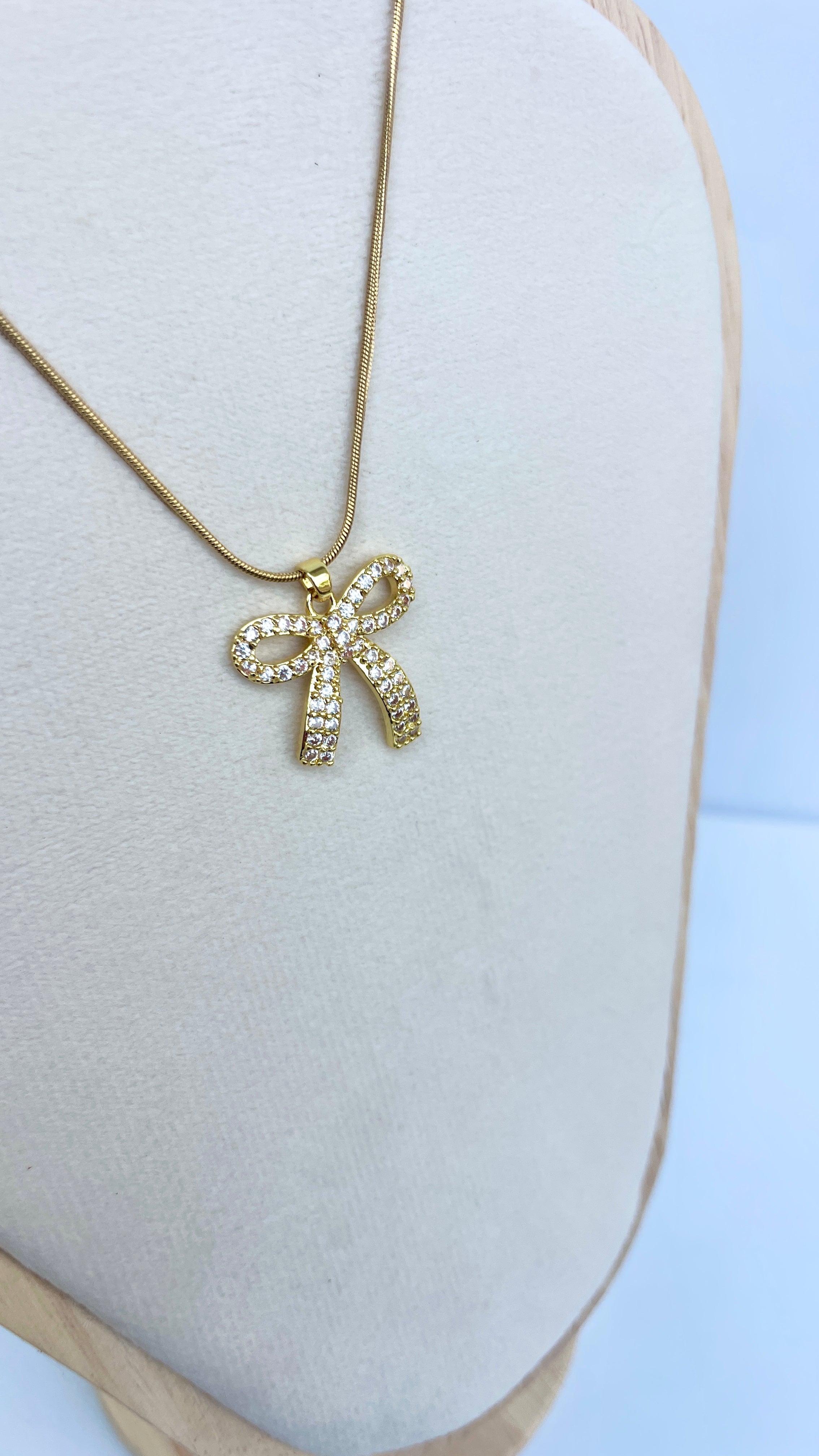 Ribbon Glow Pendant