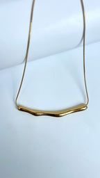 Arc Pendant Necklace