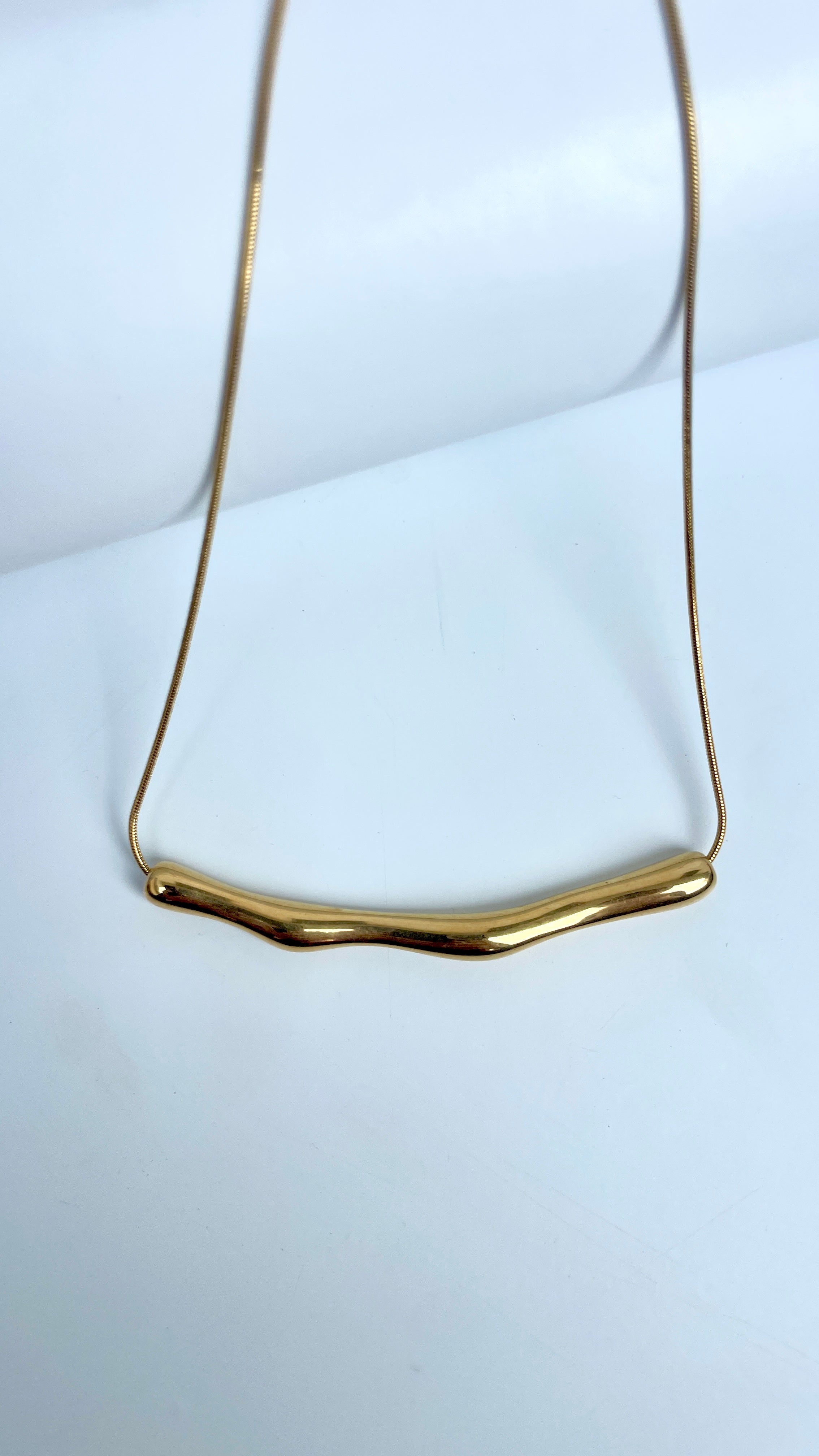 Arc Pendant Necklace